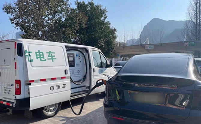 肃北汽车搭电